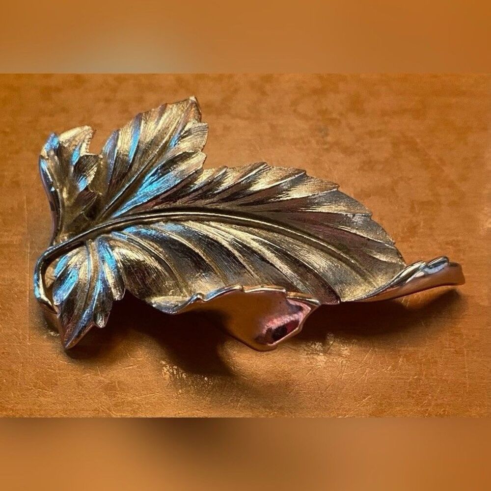 Vintage Coro Women’s Brooch Pin Leaf Silver Tone 2.75”